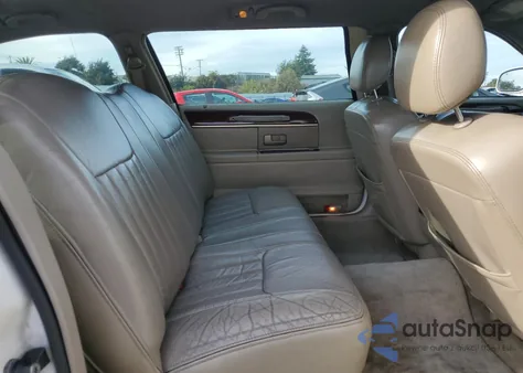 2006 Lincoln Town Car Executive z USA, uszkodzony, nr VIN 1L1FM88W46Y636160